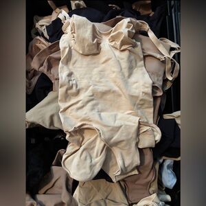 SKIMS Shapewear in Cream and Black 35 pices bubble. Majority small and medium